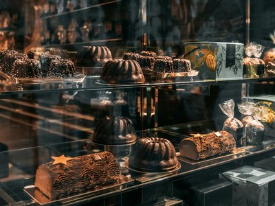 Lausanne: Walking Tour with Chocolate Tastings & Metro